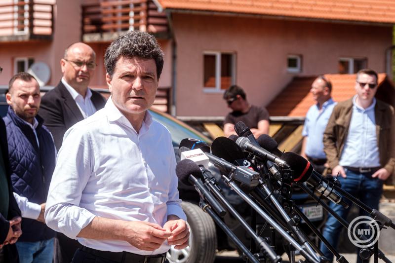 Már az új román elnök is a parajdi sóbánya tragédiájának helyszínén van