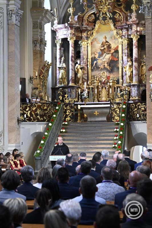 Tihany tetőtől a kriptáig megújult