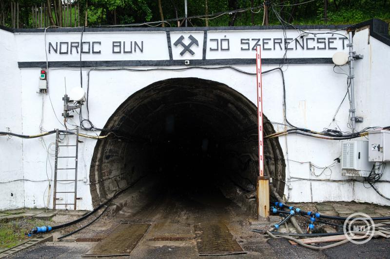 Ömlik a víz a parajdi sóbánya alagútjaiba