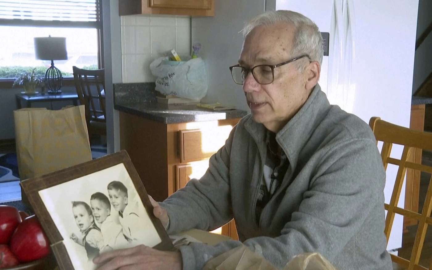 Megszólalt XIV. Leó pápa testvére – gyerekként vasalódeszka volt az oltár