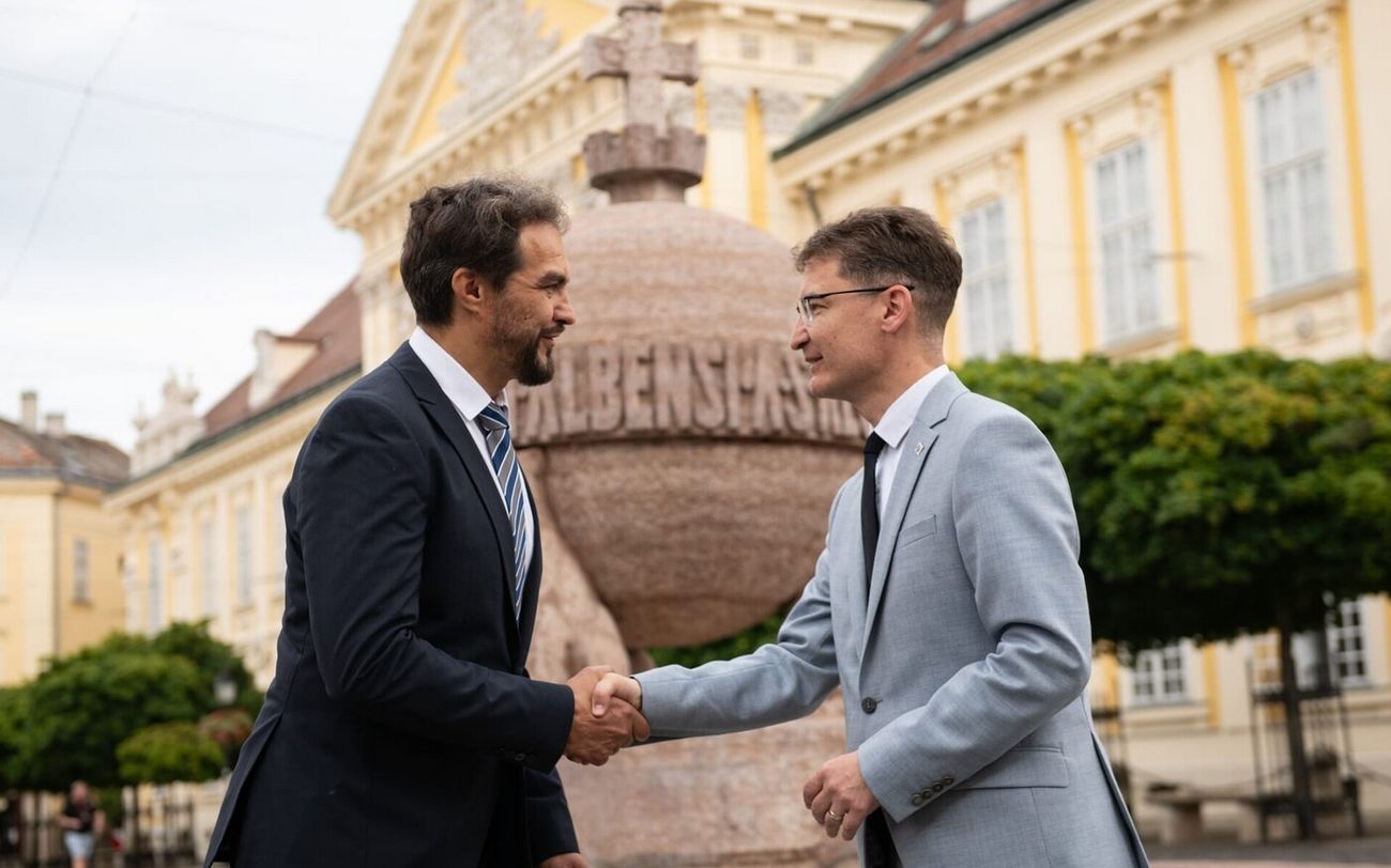 Dolhai Attila átvette Szikora János örökségét a Vörösmarty Színházban