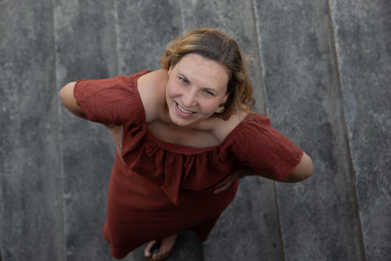 Muszáj egy másik történetben is élnem párhuzamosan – beszélgetés Győri Katalin íróval