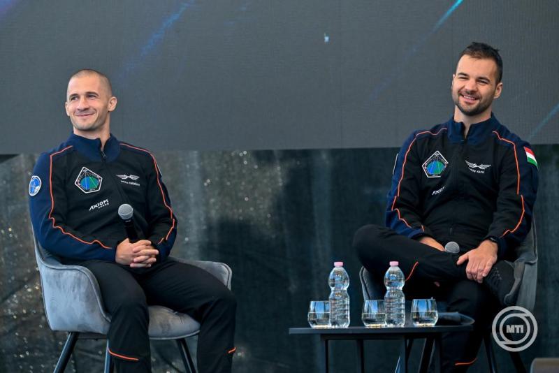 Kapu Tibor: Az utolsó este 90 percig néztem a Földet