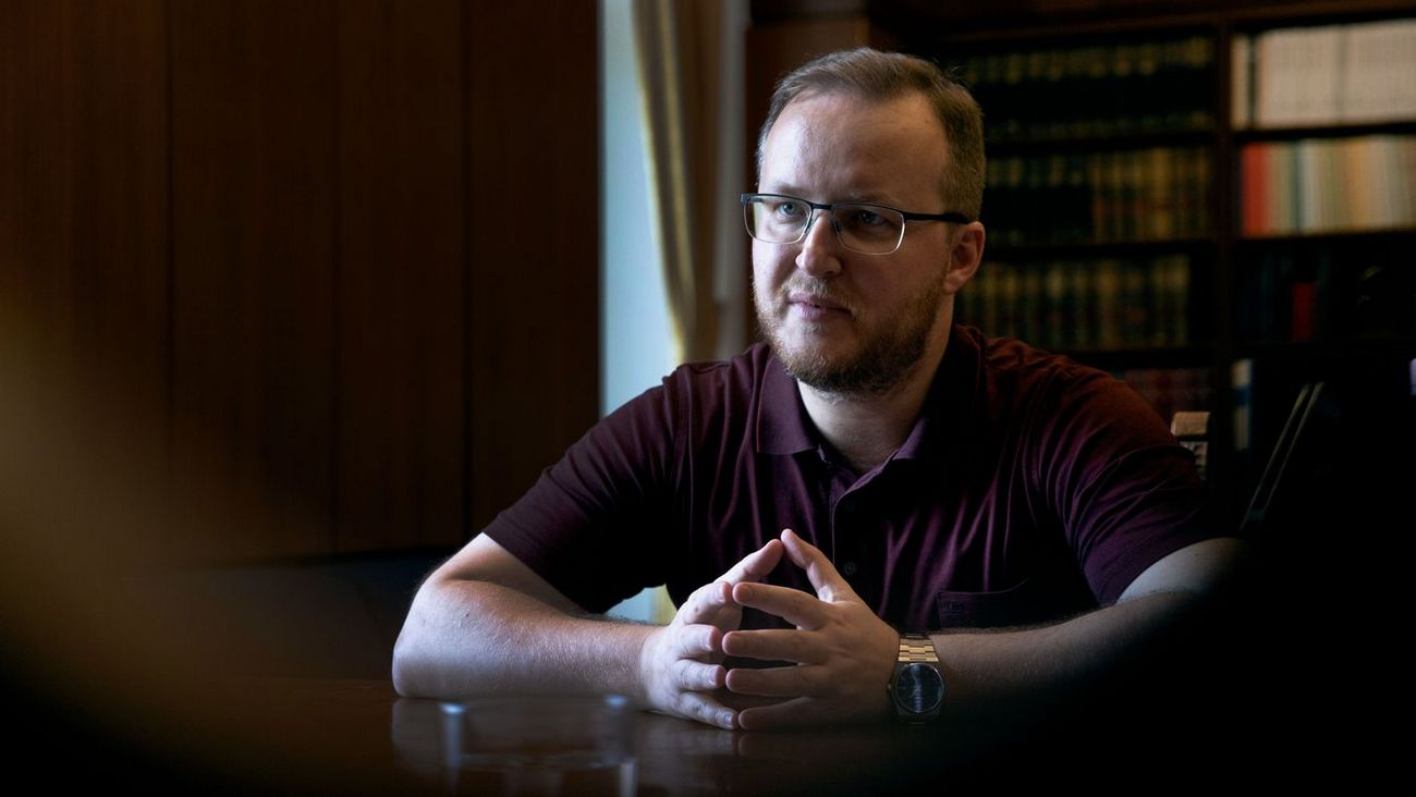 Felfüggesztették az OSZK főigazgatóját