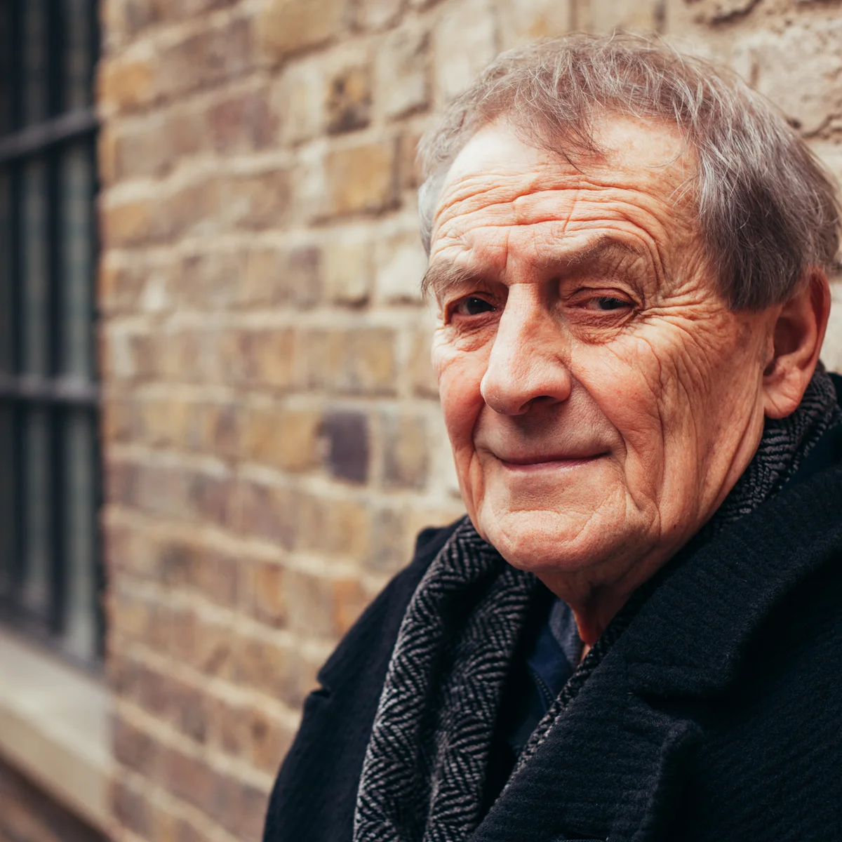 Tony Harrison az egyik legnagyobb brit lázadó költőként hunyt el – magyarul is olvasható