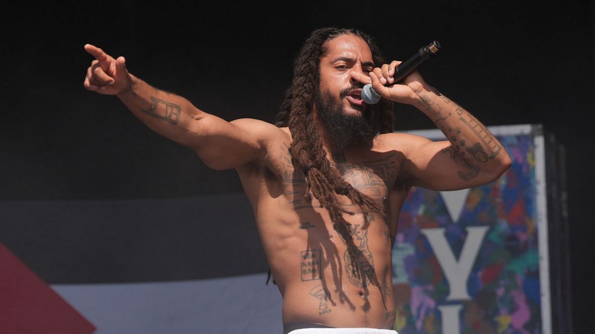 A Bob Vylan punkduó botrányosan mocskolta a lelőtt aktivistát, Charlie Kirket