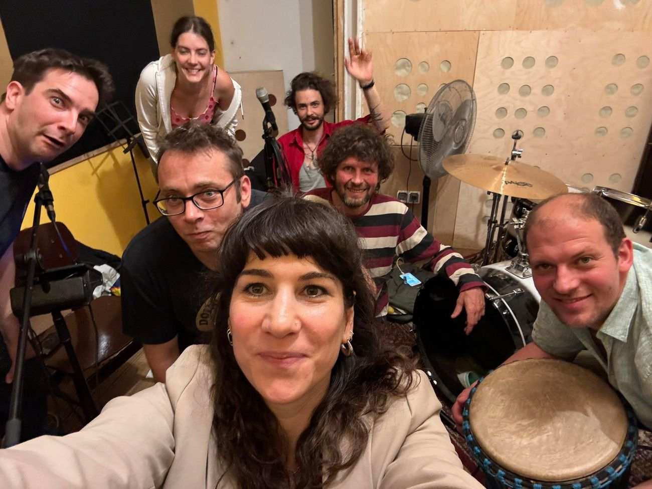 Igazi kocsiban hallgatható érzelmes zenék az Elavult zenekartól: Csak visszahívtalak