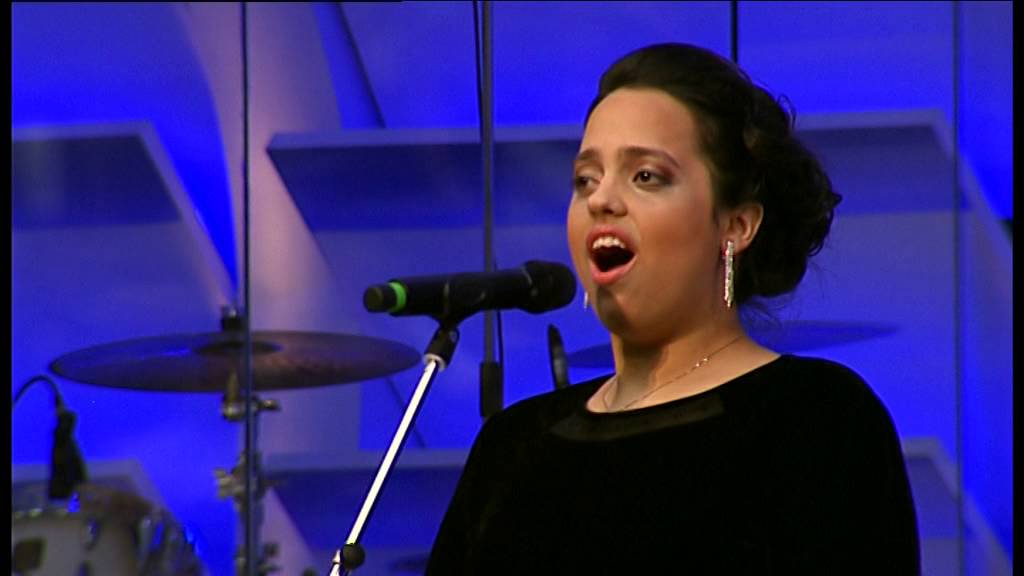 Ádám Ottó unokája, Ádám Eszter koncertezik a Madách Színházban