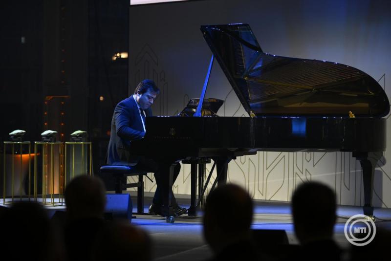 Cziffra György emlékére a New York-i Carnegie Hallban adott koncertet Balázs János