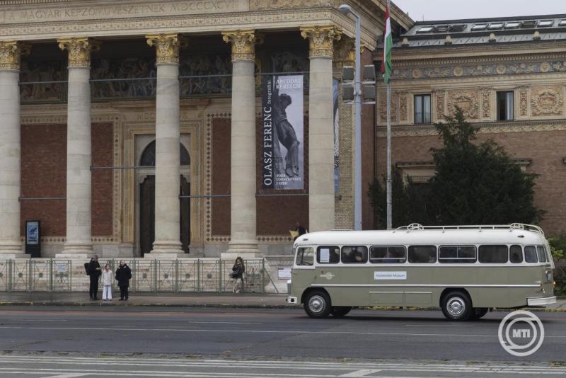 Öreg Ikarus buszokkal lehet buszozni hétvégeken