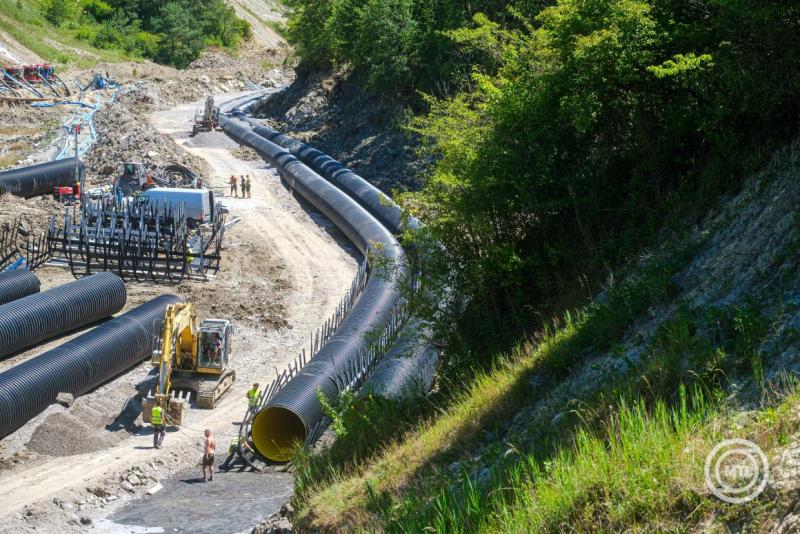 Iszonyatos csövek, pántok, karók – meghosszabbították a parajdi vészhelyzetet