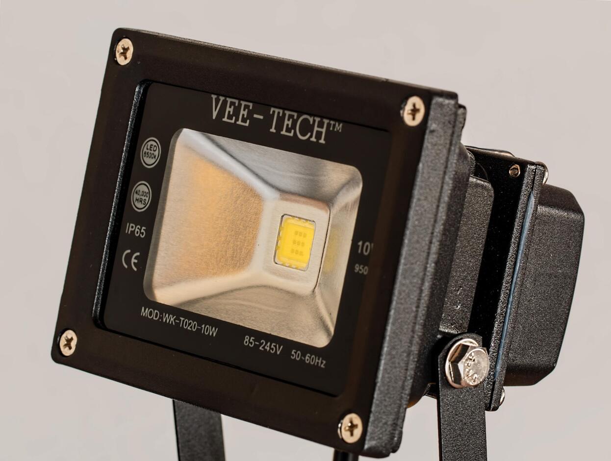 A kültéri lámpák szerepe a modern kerttervezésben