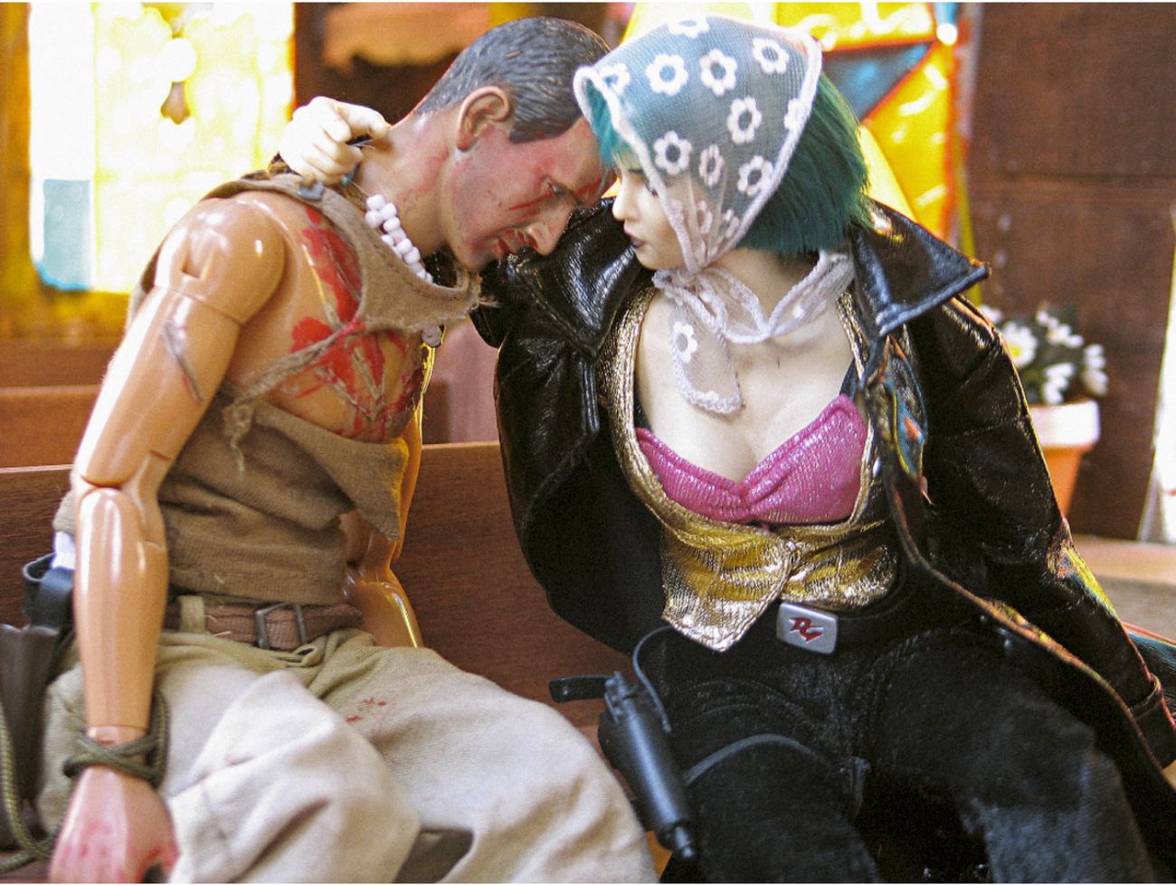 150+ ösztönös fotó a párizsi Bruno Decharme-gyűjtemény legszebb darabjaiból