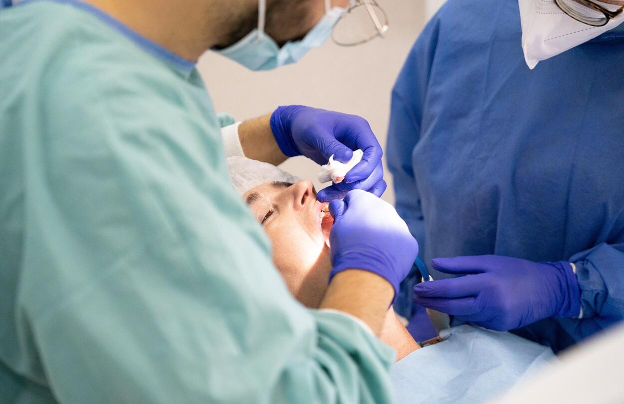 A tökéletes mosoly nyomában