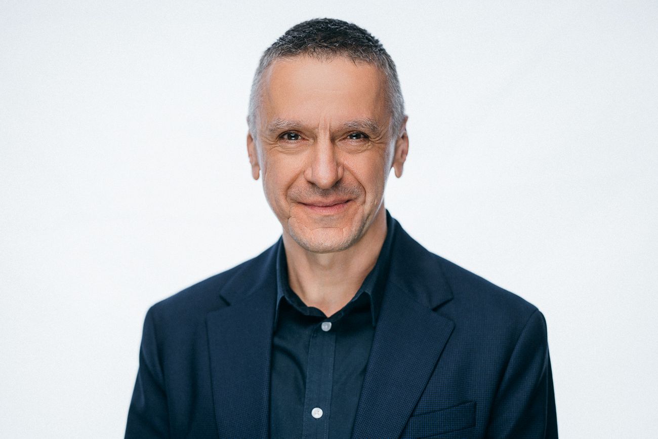 Sárik Péter: A repertoárunk Bartóktól a Tankcsapdáig terjed – interjú