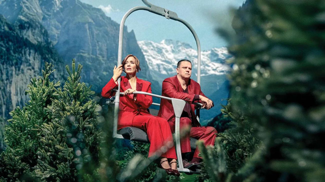 Kegyetlenül szellemesen leplezik le az érzelmeiknek kiszolgáltatott emberek öncsalásait