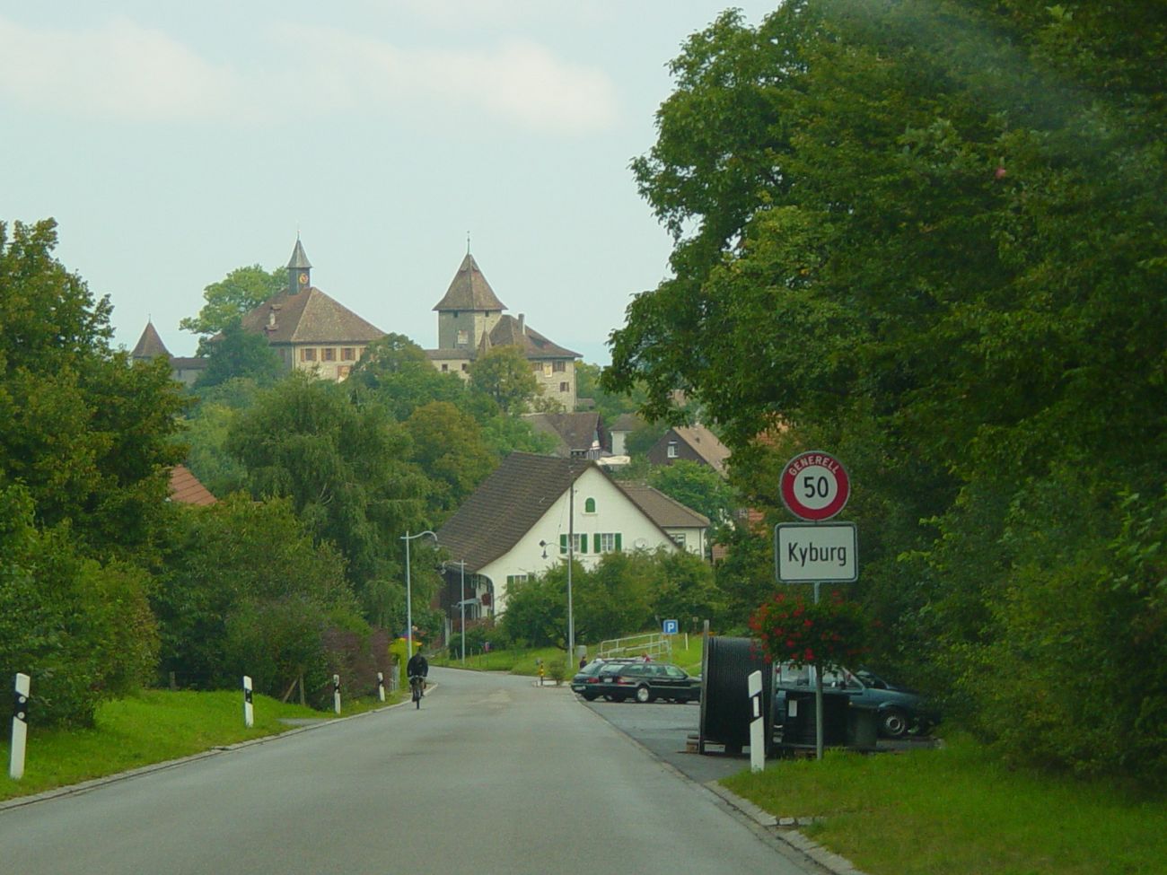 Raymond Carver a lefejező tuskóra hajtotta a fejét Kyburg várában