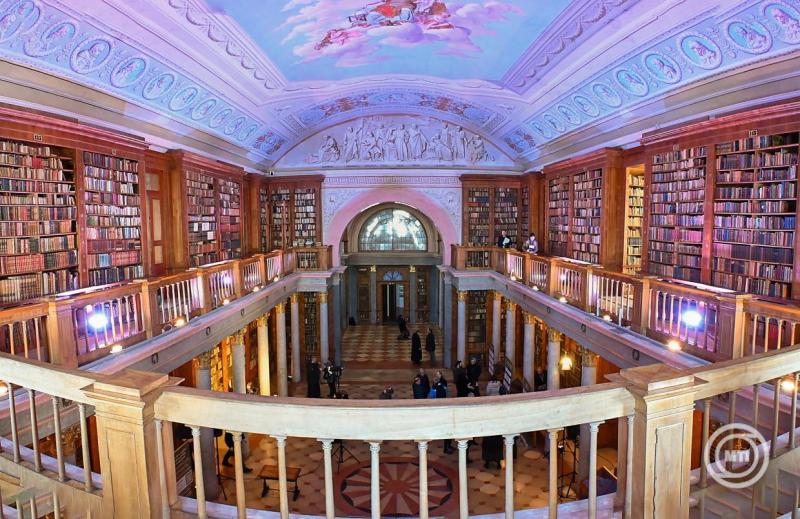 Heroikus küzdelmet folytattak a Pannonhalmi Főapátság könyvtárában az állomány megmentéséért