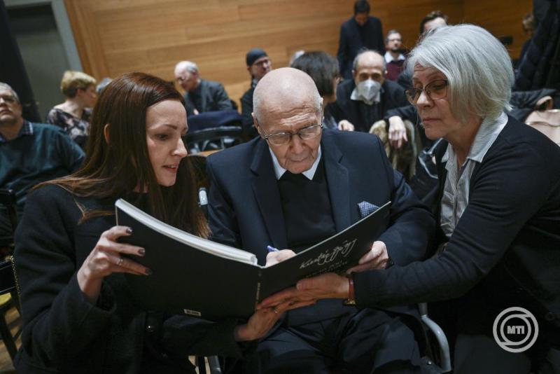 Kurtág György díszdoktor lett a Zeneakadémián