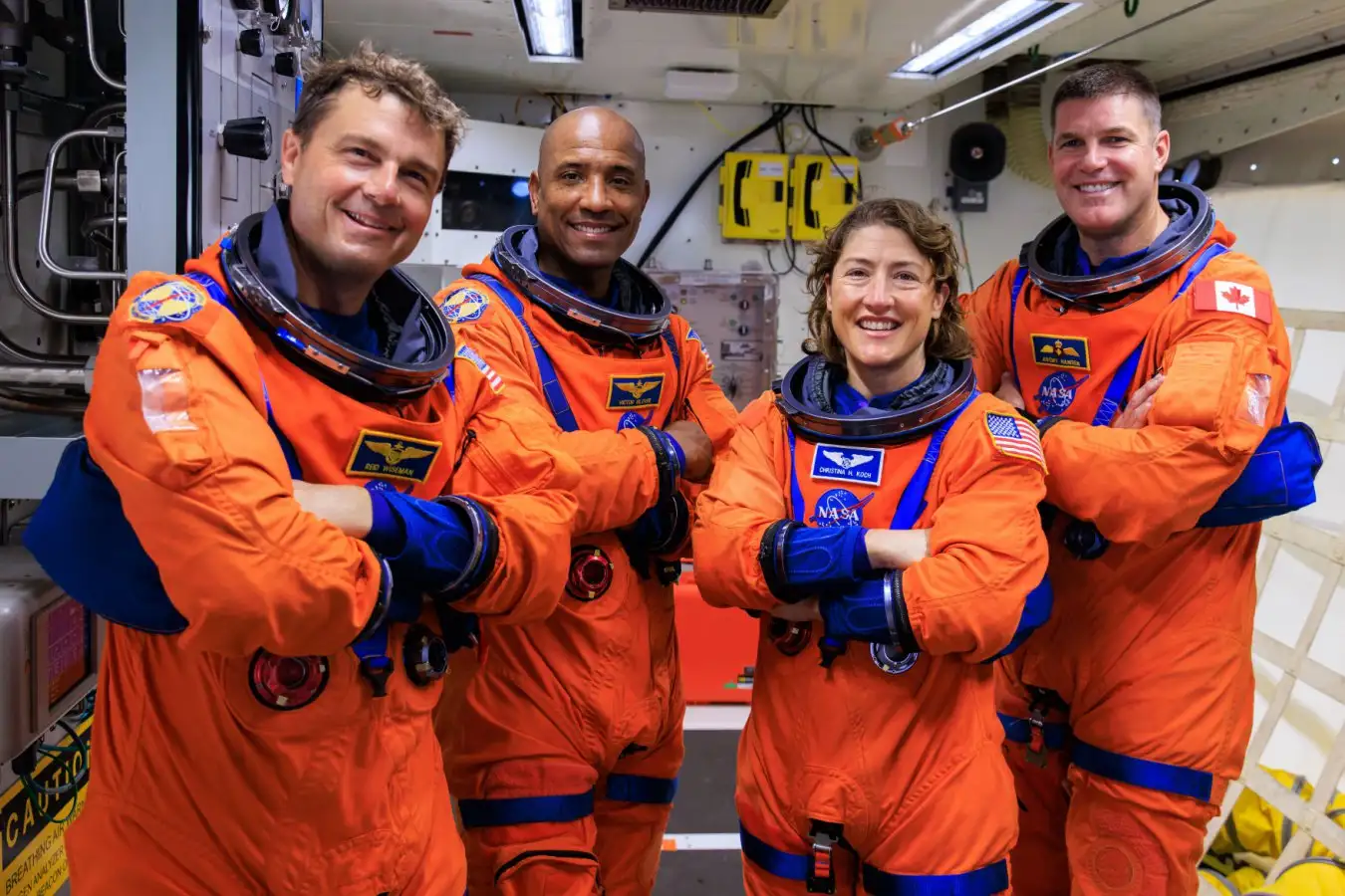 53 év után most először küldenek embert a Hold közelébe