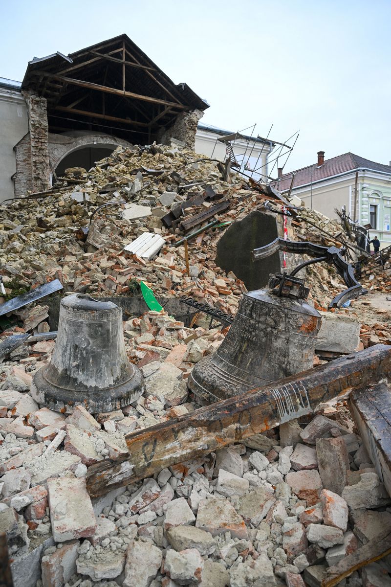 A harangokkal együtt zuhant a földre a református templom tornya